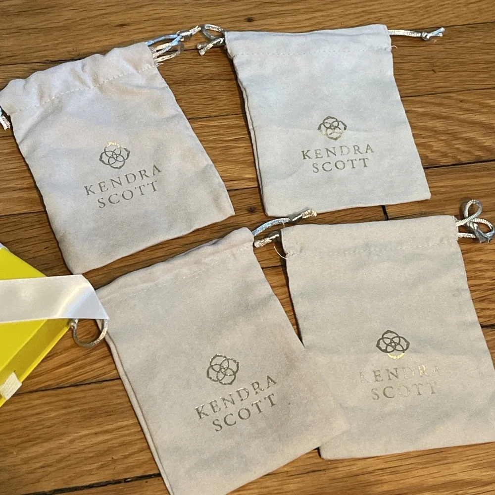 KENDRA SCOTT- Lot of 4 Gray Jewelry Pouches/Bags & Box - NO JEWELRY